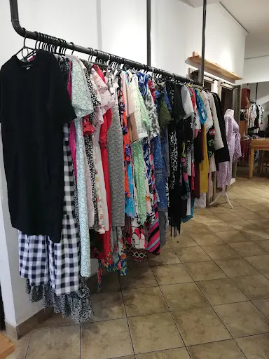 Wieszaki odzież nowa i używana - SecondHand